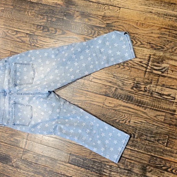 Light Wash Denim Capri Jeans With White Stars - Picture 4 of 4